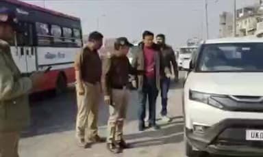 भगवानपुर: भगवानपुर में हाईवे पर वाहन खड़े करने वालों के खिलाफ पुलिस ने की कार्रवाई, 15 वाहन चालकों के काटे चालान