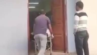 কোলাঘাট: কোলাঘাট থানার অন্তর্গত হলদিয়া মোড়ে ১৬ নম্বর জাতীয় সড়কের কর্তব্যরত এক সিভিক ভলেন্টিয়ার গাড়ির ধাক্কায় মৃত্যু