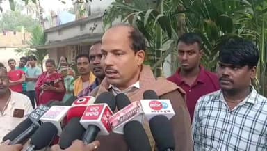 ତିର୍ତ୍ତୋଲ: ତିର୍ତୋଲ ବ୍ଳକ ଗରାମ ପଞ୍ଚାୟତ ଅଧିନ ଖଣ୍ଡଗୋପାଳ ଗ୍ରାମ ଦେଇ ଯାଇଥିବା ରାସ୍ତା ଅବରୋଧ, ଘଟଣା ସ୍ଥଳରେ ସ୍ଥାନୀୟ ବାସି ଙ୍କ ମତ