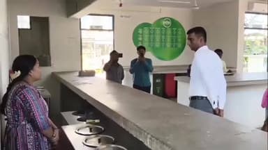 ಬಬಲೇಶ್ವರ: ಪಟ್ಟಣದ ಇಂದಿರಾ ಕ್ಯಾಂಟಿನಗೆ ಭೇಟಿ ನೀಡಿ ಪರಿಶೀಲನೆ ಮಾಡಿದ ಜಿಲ್ಲಾಧಿಕಾರಿ ಆನಂದ.ಕೆ