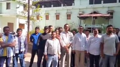 ଝାରସୁଗୁଡା: କଁଟାପାଲି ବାଲି ଘାଟରୁ ବେଆଇନ ବାଲି ଉତ୍ତୋଳନ ବିରୋଧରେ କାର୍ଯାନୁଷ୍ଠାନ ନେବା ପାଇଁ ଉପଜିଲ୍ଲାପାଳଙ୍କୁ ଦାବିପତ୍ର ପ୍ରଦାନ