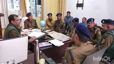 पालीगंज: पालीगंज अनुमंडल पुलिस कार्यालय में डीएसपी के साथ पुलिस पदाधिकारी की हुई बैठक