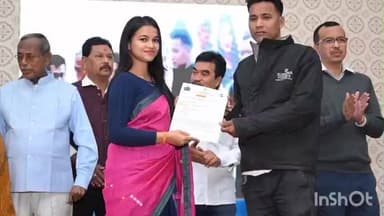 মৰিগাঁও: জাগীৰোড বহু মুখী প্ৰেক্ষাগৃহত জাগীৰোড বিধানসভা সমষ্টিৰ অন্তৰ্গত PMAY-G হিতাধিকাৰীলৈ বিতৰণ কৰা হয় অনুমোদন পত্ৰ