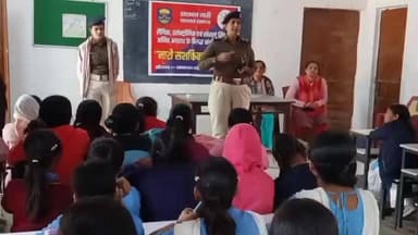 दरभंगा: दरभंगा के वरीय पुलिस अधीक्षक के निर्देशन में महिला थाना के पदाधिकारी एवं कर्मी के द्वारा "महिला सशक्तिकरण" सभा का आयोजन