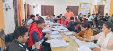 तिर्वा: ठठिया व उमर्दा ब्लॉक में जिला निर्वाचन अधिकारी ने ऑनलाइन मैपिंग कार्य का किया निरीक्षण