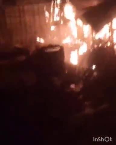 कटेया: सबक सिखाने के लिए पड़ोसी ने घर में लगाया आग जसौली गांव में आगजनी-लूटपाट के आरोप में 7 नामजद, पुलिस जांच में जुटी