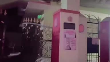 తుంగతుర్తి: మా ఇంట్లో ఓట్లు అమ్మబడవు: అన్నారంలో ఓ ఇంటి ముందు ఓటరు విన్నూత్న పోస్టర్