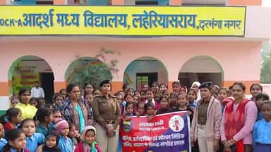 दरभंगा: महिला थाना द्वारा आदर्श मध्य विद्यालय में मासिक “महिला सशक्तिकरण” सभा का आयोजन