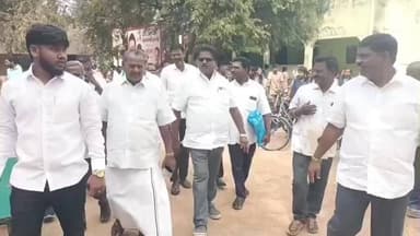 வாலாஜாபாத்: தென்னேரி ஊராட்சியில் உள்ள அரசு மேல்நிலைப் பள்ளியில் விலையில்லா மிதி வண்டி வழங்கும் நிகழ்வில் உத்திரமேரூர் எம்எல்ஏ பங்கேற்பு