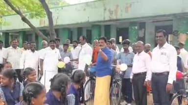 வேப்பந்தட்டை: வாலிகண்டபுரம், பசும்பலூர் அரசு மேல்நிலைப் பள்ளிகளில் விலையில்லா மிதிவண்டிகளை MLA பிரபாகரன் வழங்கினார்