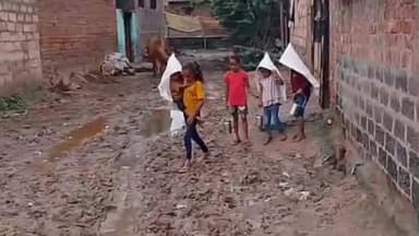 લખતર: લખતર તાલુકાના છારદ ગામ ખાતે ઉભરાતી ગટર અને લીકેજ પાણીના પાઇપને લઈને ટીડીઓને લેખિત અરજી કરવામાં આવી