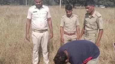 ଓରିଏଣ୍ଟ: ୪ କ୍ୱିଣ୍ଟାଲ ମହୁଲ ପୋଚକୁ ନଷ୍ଟ କଲା ପୋଲିସ,ରେଙ୍ଗାଲି ଥାନା ଲିମିଡ଼ିହି ଜଙ୍ଗଲରେ ବେଆଇନ ଦେଶୀ ମଦ ପ୍ରସ୍ତୁତ ସମୟରେ ମାଡି ବସିଲା ପୋଲିସ