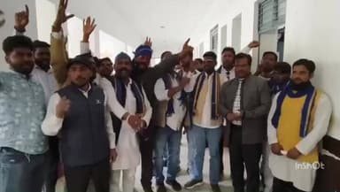 छिबरामऊ: A.S.P पार्टी के पदाधिकारी ने तहसील परिसर में खाद की कालाबाजारी को लेकर DM को संबोधित विज्ञापन मिलने पर किया धरना