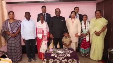 ରାଇରଙ୍ଗପୁର ସହର: ୩ ଦିନିଆ ରାଇରଙ୍ଗପୁର ଗସ୍ତରେ ପଶ୍ଚିମବଙ୍ଗ ରାଜ୍ୟପାଳ; ରାଷ୍ଟ୍ରପତିଙ୍କ ପୌତୃକ ଗ୍ରାମ ବୁଲିଲେ ଓ ଆଦିବାସି ପରିବେଶ ଦେଖି ଖୁସି ପ୍ରକଟ କଲେ