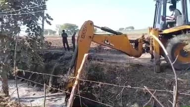 संजय सागर बांध परियोजना की स्थिति नहर कर्मचारी परमल ने मना कर दिया की कि हमारे पास बजट नहीं है किसान