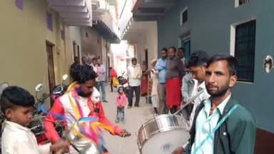 दिनारा: दिनारा थाना की पुलिस ने फरार अभियुक्त के घर ढोल-बाजे के साथ चिपकाया इश्तिहार