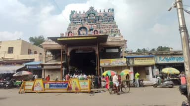 திருநெல்வேலி: டவுண் அருள்மிகு நெல்லையப்பர் திருக்கோவிலில் சுவாமி தரிசனம் செய்த நடிகர் தனுஷ்.