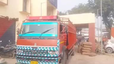 कुचायकोट: पुलिस थाना क्षेत्र के बलथरी चेकपोस्ट के पास एक ट्रक से 2187 लीटर शराब के साथ ट्रक चालक गिरफ्तार