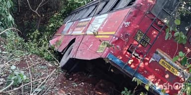 मंडणगड: आंजर्ले प्रवासी बसचा भीषण अपघात, पहाटे अडीच वाजता नारगोळी घाटात झाली दुर्घटना