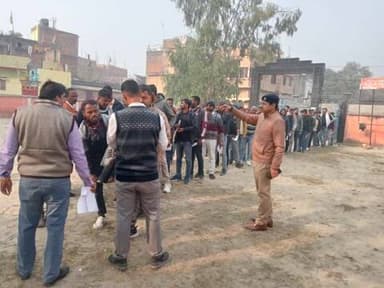 आज दिनांक-10.12.2025 को केंद्रीय चयन पर्षद (चालक सिपाही भर्ती) द्वारा आयोजित बिहार पुलिस चालक सिपाही संवर्ग परीक्षा को शान्तिपूर्ण, निष्पक्ष एवं कदाचार-मुक्त रूप से संपन्न कराने हेतु कटिहार पुलिस पूर्ण तत्परता एवं सक्रियता के साथ कार्यरत है