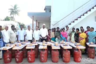 చీపురుపల్లి: ప్రధాని ఉజ్వల యోజన కింద ఉచిత గ్యాస్ కనెక్షన్ పంపిణీ చేసిన : బిజెపి అసెంబ్లీ ఇన్చార్జర్ శ్రీనివాసరావు