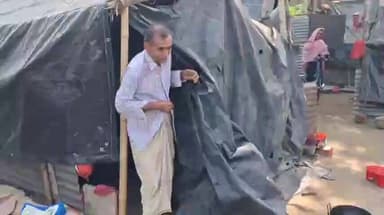 লালগোলা: পাট্টার আশ্বাস চার মাসেও অধরা, ত্রিপলের তলায় কাঁপছে লালগোলার তারানগরের পদ্মাপাড়ের বাসিন্দারা