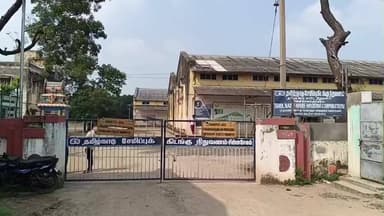 சின்ன சேலம்: தமிழ்நாடு அரசு சேமிப்பு கிடங்கு முன்பு சின்னசேலம் கனரக லாரி உரிமையாளர் சங்கம் சார்பில் காத்திருப்பு போராட்டம்