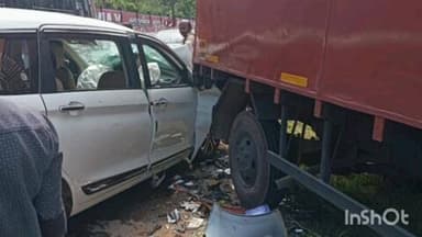 അടൂര്: അടൂർ വടക്കടത്ത്കാവിൽ ശബരിമല തീർഥാടകർ സഞ്ചരിച്ച കാർ ലോറിയിൽ ഇടിച്ച് അപകടം