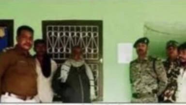 बरहरा: रघुवंशनगर थाना पुलिस ने फरार अभियुक्त के घर पर चिपकाया इस्तिहार