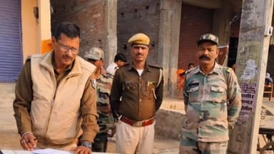 मेजरगंज: मेजरगंज सहित कई क्षेत्रों में रीगा अंचल निरीक्षक ने किया औचक निरीक्षण