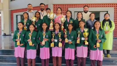 પારડી: એકલવ્ય સ્કૂલનો રાષ્ટ્રીય કક્ષાએ ડંકો:5 એવોર્ડ સાથે ગુજરાતમાં અવ્વલ