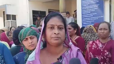 વડાલી: શહેર પોલીસ સ્ટેશન ખાતે સગર સમાજની મહિલાઓ મોટી સંખ્યામાં રજુઆત કરવા પહોંચી.