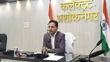 अशोक नगर: कलेक्टर एवं जिला निर्वाचन अधिकारी ने कलेक्ट्रेट में विशेष गहन पुनरीक्षण के संबंध में दी जानकारी