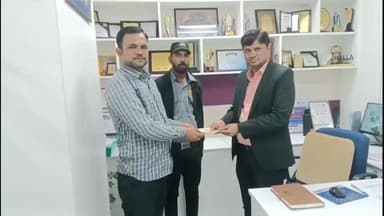 सरदारशहर: सूर्य मंदिर रोड स्थित HDFC बैंक के ATM में पैसा जमा करवाने आया युवक ATM पर भुला पैसे, सिक्योरिटी गार्ड ने दिखाई ईमानदारी