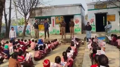 निचलौल: महाराणाप्रताप नगर में मिशन शक्ति टीम ने छात्राओं को जागरूक किया