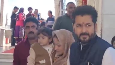 स्वारघाट: फिल्म धुरंधर की सफलता के बाद फिल्मी डायरेक्टर आदित्य धर और उनकी पत्नी अभिनेत्री यामी गौतम पहुंचे श्री नैना देवी