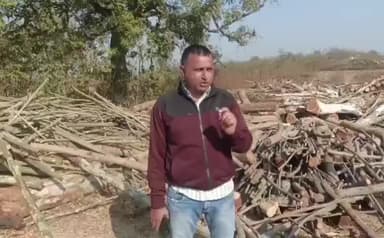 టేక్మల్: కలప వ్యాపారులకు డిప్యూటీ ఫారెస్ట్ రేంజ్ ఆఫీసర్ శ్రీనివాస్ హెచ్చరిక