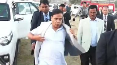 নাহৰকটীয়া: প্ৰধানমন্ত্ৰীৰ আগমন উপলক্ষে নিৰাপত্তা দিশৰ লগতে সভাস্থলীৰ কামকাজৰ বুজলবলৈ নামৰূপত হাপজানত উপস্থিত মুখ্যমন্ত্ৰী