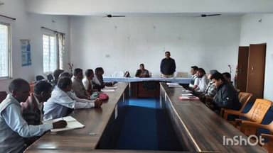 कुकड़ू: कुकड़ू में धान अधिप्राप्ति को लेकर बीडीओ ने की बैठक