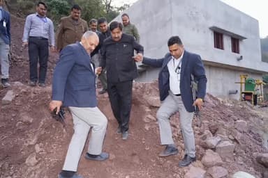 भराड़ी: उपमुख्यमंत्री मुकेश अग्निहोत्री ने परगना अजमेरपुर क्षेत्र की उठाऊ पेयजल योजना का किया निरीक्षण