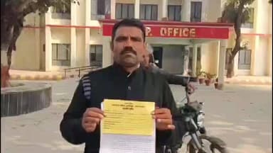 महाराजगंज: बेटी की दहेज हत्या में आरोपित सास की गिरफ्तारी को लेकर पीड़ित पिता ने ASP से की मुलाकात