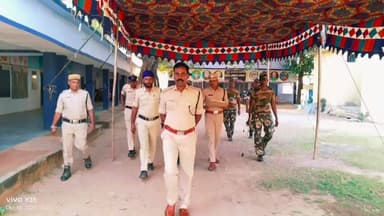 సూర్యాపేట: పోలింగ్ కేంద్రాల భద్రతను సమీక్షించిన ఎస్పీ నరసింహ