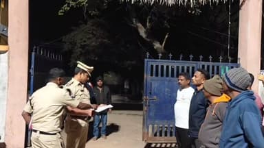 అసిఫాబాద్: వాంకిడిలో ఎన్నికల ఏర్పాట్లు పరిశీలించిన సీఐ సత్యనారాయణ