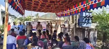 ఇల్లందు: ఇల్లందు మండలంలోని గ్రామపంచాయతీ ఎన్నికలలో సర్పంచ్ గా నామినేషన్ వేసిన అభ్యర్థులకు అవగాహన కార్యక్రమాన్ని నిర్వహించిన DSP