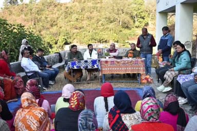 कर्णप्रयाग: उपाध्यक्ष ज्योति प्रसाद गैरोला ने उमराकोट एवं बैदनू गाँव में ग्रामीणों की समस्याएँ सुनीं