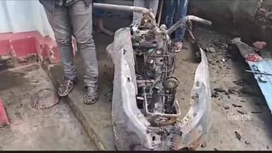 घोड़ासहन: घोड़ासहन प्रखंड क्षेत्र के पुरनहीया कोठी गांव में एक आवासीय मकान में लगी आग, लाखों का संपत्ति हुआ नुकसान