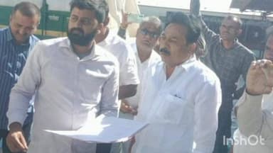 पारोळा: खरेदी बंद; पारोळा केंद्रावर शेतकरी आक्रमक.
सभापती डॉ. पाटलांचाही संताप; 'सीसीआय'ने मोजले एकच ट्रॅक्टर