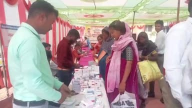 मोहखेड़: ग्रामीण अंचलों से निशुल्क स्वास्थ्य शिविर में पहुंचे ग्रामीण, गंभीर मरीज़ रेफर, महापौर शामिल