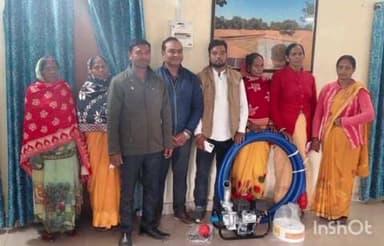 नावाडीह: नावाडीह में कृषि कार्य के लिए महिलाओं के बीच मोटर पंप का वितरण हुआ