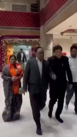 सिकराय: केंद्रीय मंत्री पीयूष गोयल ने मेहंदीपुर बालाजी के दर्शन किए, परिवार को प्रवासी सम्मेलन से किया वीडियो कॉल